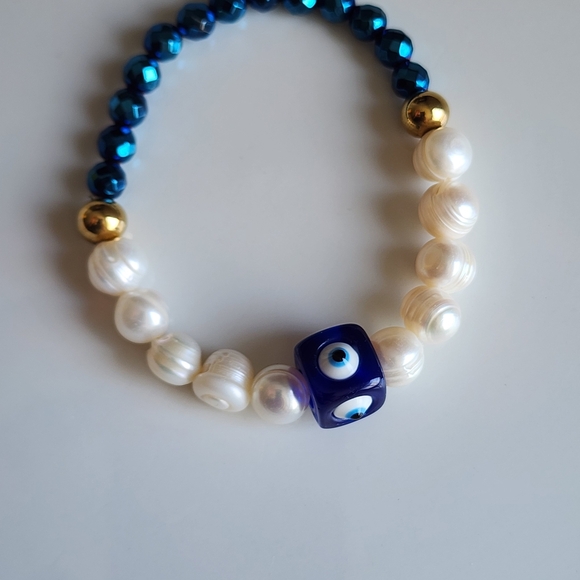 Elegant Blue and Gold Evil Eye Bracelet - Picture 4 of 4